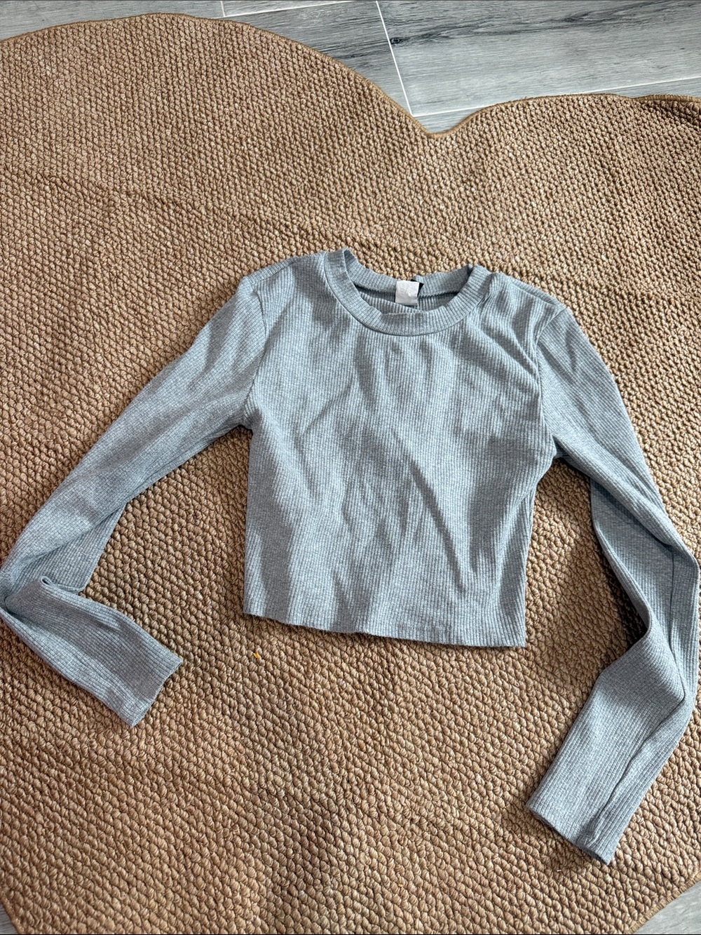 PINK Victoria's Secret Light Gray Ribbed Long-Sleeve Crop Top